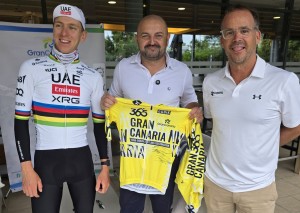 Tadej Pogačar, campen vigente del Tour, firma por Gran Canaria