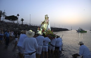 La Virgen del Carmen recorre Arguinegun y Playa de Mogn arropada de fervor marinero