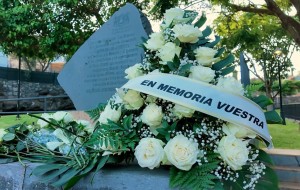 Ingenio acogi un emotivo acto en el Jardn de los Ausentes en el 17 aniversario del accidente areo del JK5022