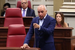 Luis Campos acusa a Clavijo de blanquear a Vox pese a llamar a Abascal fascista y xenfobo  