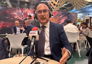 Rodrguez llama en la WTM a diversificar mercados y a frenar el crecimiento descontrolado de la Vv para proteger el modelo turstico de Canarias