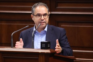 Santana critica que la Ley de Vivienda Vacacional prioriza los intereses tursticos sobre el derecho a una vivienda digna