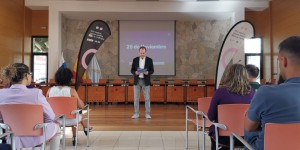 Agimes expresa su rechazo a la violencia machista en un acto institucional por el 25N