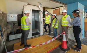 La instalacin de los ascensores impulsa la rehabilitacin de las viviendas de El Pajar