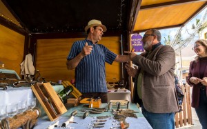 La Feria de Navidad de la Avenida de Canarias re�ne lo mejor de la artesan�a de Santa Luc�a