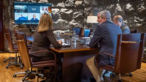 Clavijo garantiza a los canarios de Venezuela que el Gobierno estar� a su lado 