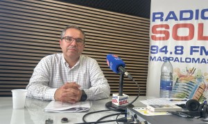 Gustavo Santana denuncia la p�rdida de m�s de seis millones de euros p�blicos si privatizan las hamacas y sombrillas en San Bartolom� de Tirajana 