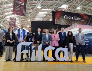 Medio centenar de empresas impulsan el sector log�stico canario en el Recinto Ferial de Ag�imes