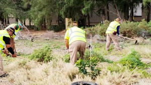 Limpieza SBT refuerza los servicios en barrios, senderos y accesos rurales con 20 nuevos operarios