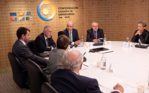 Torres defiende ante la patronal el nuevo modelo de financiaci�n y el decreto socialista para Canarias