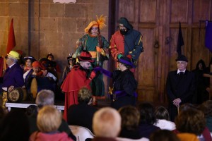 Ag�imes revive la tradici�n medieval con una multitudinaria representaci�n y su Carnaval Antiguo