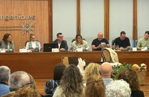 F�lix Vega presenta un manual que acerca la tradici�n de la vestimenta canaria a las nuevas generaciones