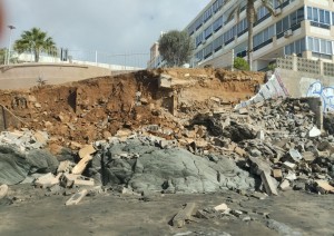 Urbanismo exige a la comunidad actuar tras la ca�da del muro en Playa del �guila