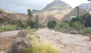 La borrasca Therese deja carreteras cortadas, vecinos aislados y da�os en varias v�as de San Bartolom� de Tirajana