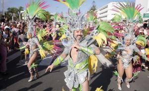 Maspalomas desborda diversi�n y fantas�a en la Gran Cabalgata del Carnaval 