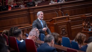 Clavijo reclama flexibilizar las reglas de gasto y el endeudamiento para aumentar la inversi�n