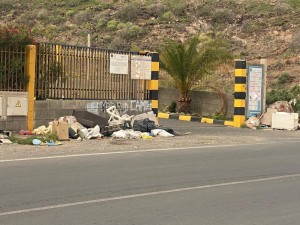 Hablemos Ahora denuncia caos del punto limpio de la GC 503 frente a la entrada al  Lomo Gordo y Lomo Perera