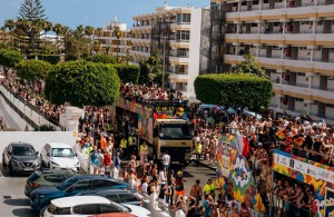 Maspalomas Pride bate r�cords con m�s de 100.000 personas y 37 carrozas el el desfile