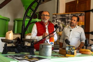 Santa Luc�a celebra el d�a de Canarias con el gofio como protagonista