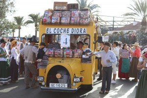 San Fernando se vuelca en una multitudinaria romer�a ofrenda que refuerza sus tradiciones populares