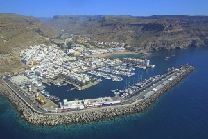 Mog�n coordina una fumigaci�n integral en Playa de Mog�n