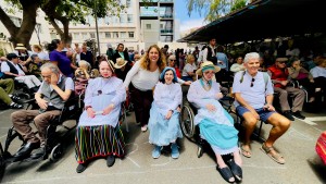 Isabel Mena celebra el D�a de Canarias con los usuarios y familias del Centro Sociosanitario El Pino
