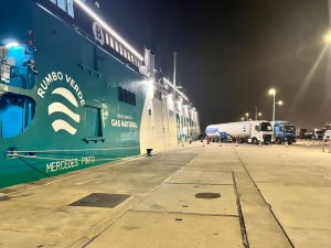 Bale�ria estrena en Canarias el suministro de GNL al fast ferry �Mercedes Pinto� en el Puerto de Las Palmas