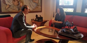 �scar Hern�ndez ofrece el apoyo a la comunidad uruguaya de Ag�imes 