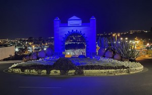 SBT ilumina Alejandro del Castillo de turquesa en apoyo al lenguaje de signos
