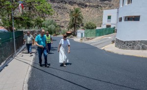 Mog�n avanza en su plan de asfaltado con la renovaci�n integral de la calle principal de Veneguera