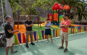 Mog�n renueva el parque infantil de El Horno y el c�sped de la cancha anexa