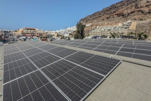 El Cabildo dota al Intercambiador de Mog�n de una planta solar con bater�as 