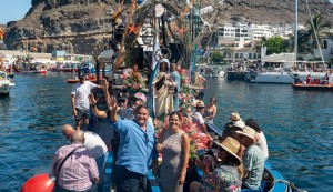La procesi�n mar�tima de Playa de Mog�n adelanta su horario por las altas temperaturas
