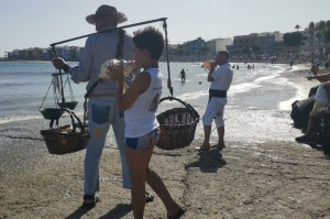 Arinaga celebra tres d�cadas de tradici�n marinera con una hist�rica �Var� del Pescao�