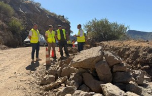 Augusto Hidalgo visita con los vecinos las obras de la GC-605 en Tejeda