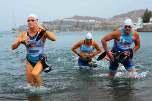 Viktors Vovrusko y Katharina Voelkel, campeones del SwimRun Anfi Gran Canaria Mog�n