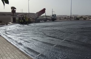 El Ayuntamiento reasfalta el aparcamiento de El Lomo de Maspalomas