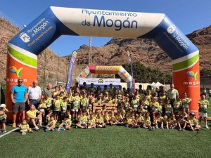 Acebuches Trail Kids re�ne a un centenar de ni�os y ni�as en Cercados de Espino