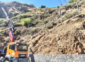 El Cabildo corta la GC-15 para instalar redes de protecci�n en los taludes de la Cruz de Tejeda