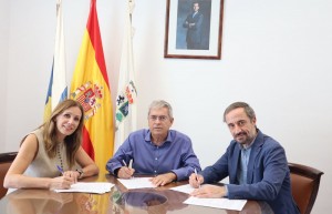 Red El�ctrica aporta 73.193 euros para renovar la iluminaci�n y el marcador del campo de f�tbol de Cercados de Espino