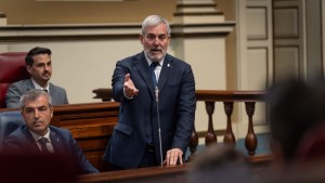 Clavijo exige al Estado que apruebe la limitaci�n de compra de viviendas por for�neos en Canarias