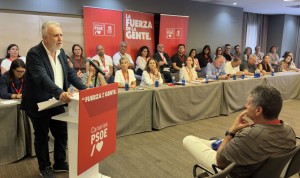 Dolores Corujo y Jos� Antonio Valbuena encabezar�n las listas del PSOE Canarias al Congreso