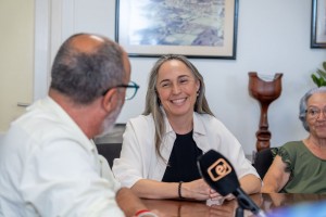 Francisco Garc�a traslada a Laura Vega el orgullo de Santa Luc�a por su premio nacional