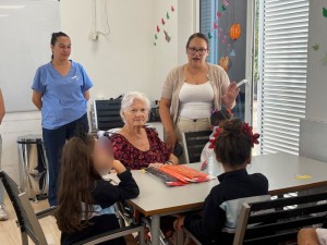 Ingenio une a mayores y escolares para mantener viva la tradici�n de los finaos