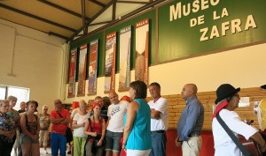 El Museo La Zafra agasaja con productos locales y msica por el Da del Turista